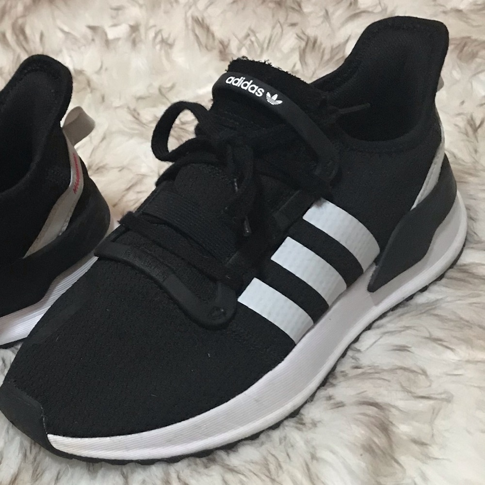 Adidas sneakers 👟 ONLY WORN ONCE!